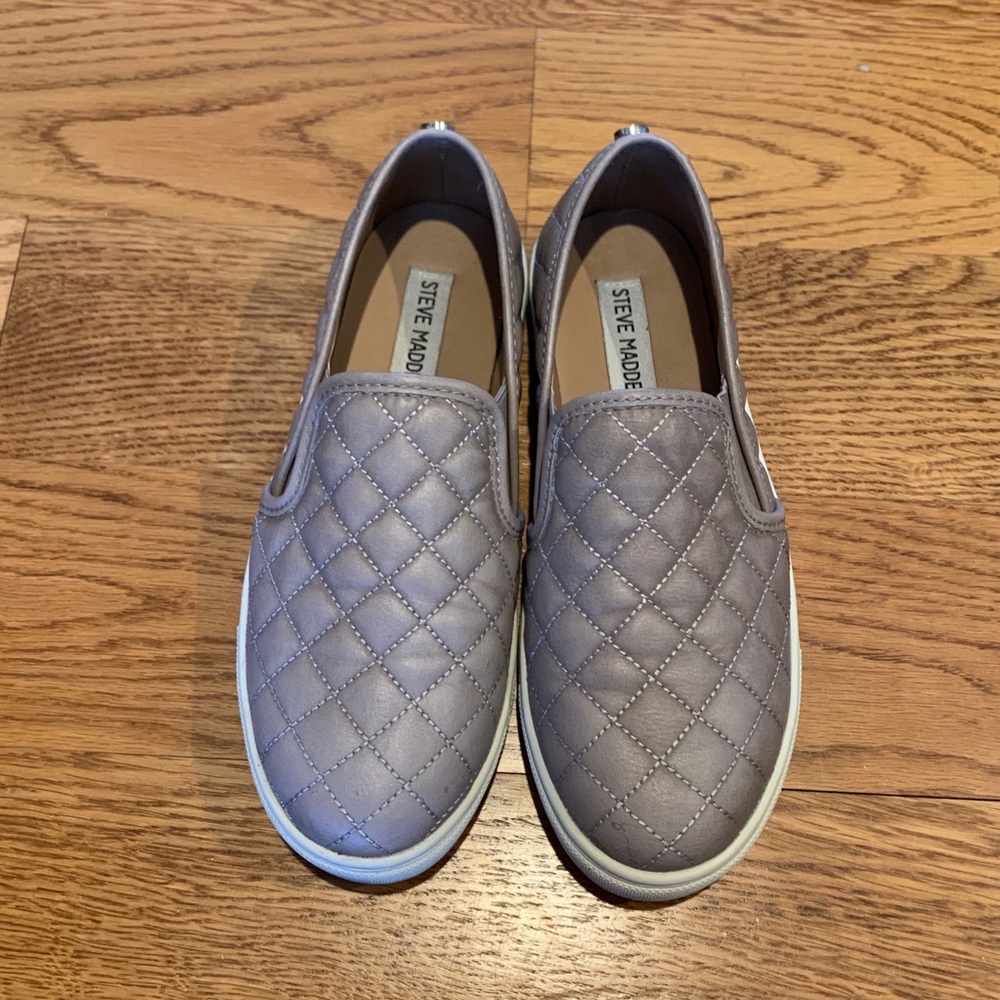 steve madden taupe quilted sneakers 🧁 7